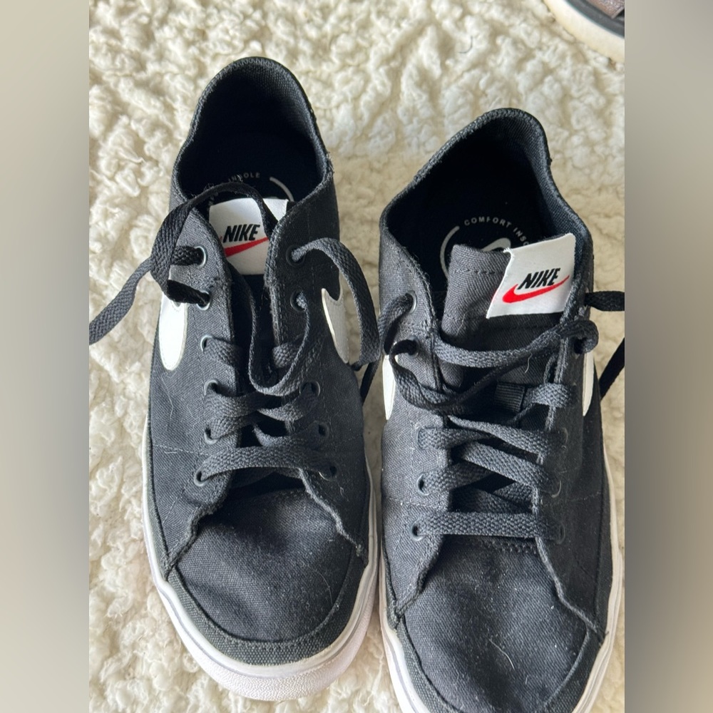 Canvas laced Nike sneakers
